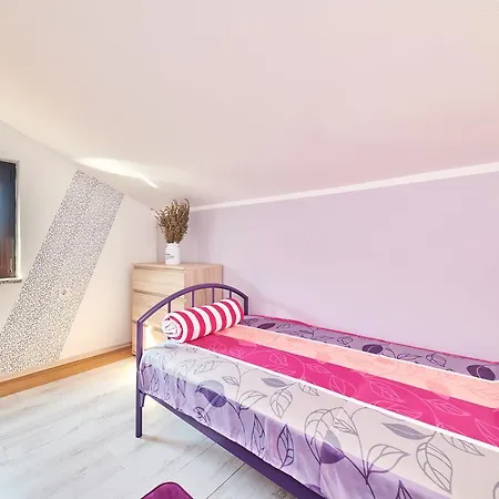 Apartament Karmen Komunela *