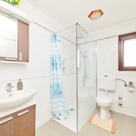Karmen Komunela Apartament *