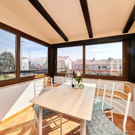 Karmen Komunela Apartament *