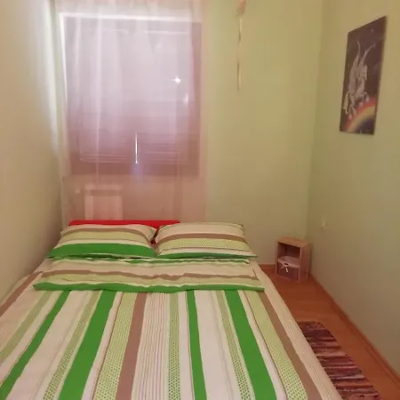 Karmen Komunela Apartament